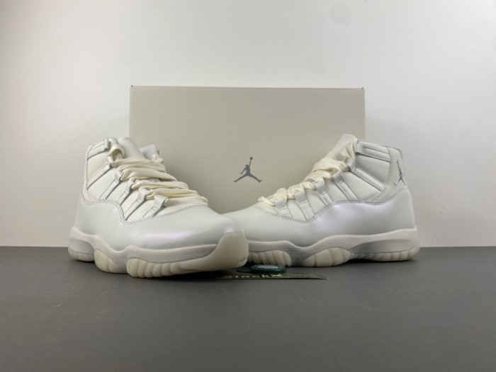 Jordan W Air Jordan 11 Retro Pearl AR0715-110