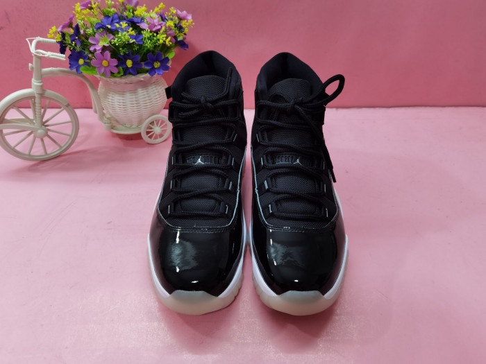 AIR JORDAN 11 RETRO METALLIC SILVER CT8012-011