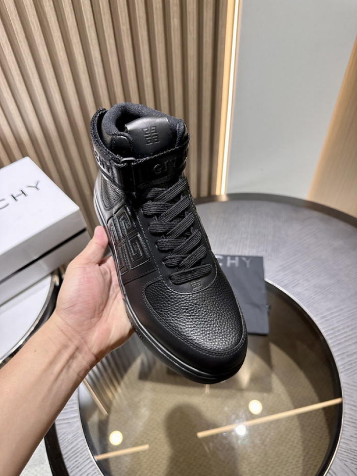 GIVENCHY SNEAKER