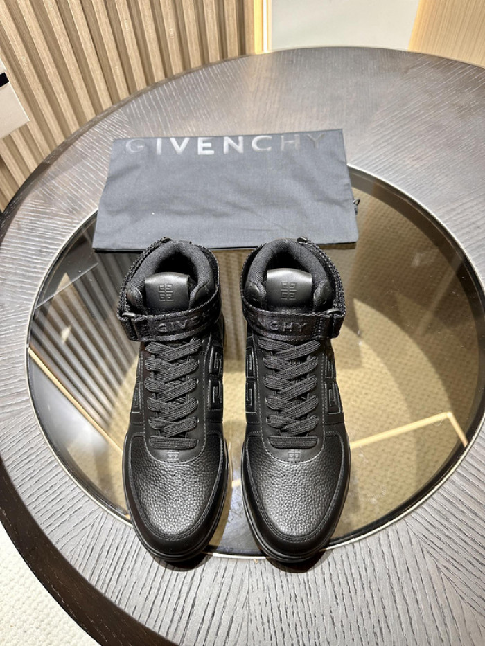 GIVENCHY SNEAKER