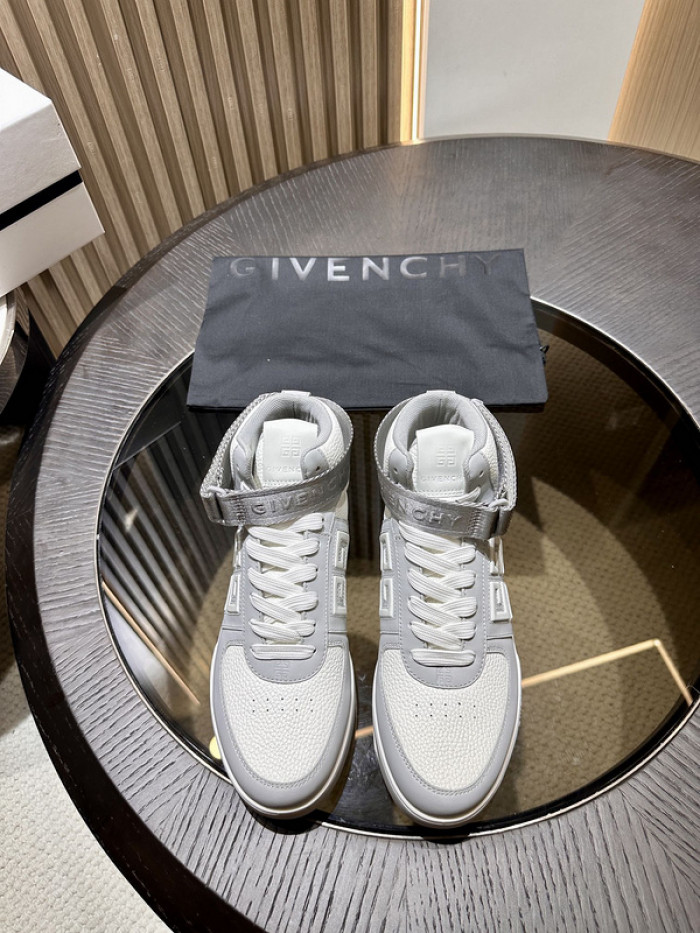 GIVENCHY SNEAKER