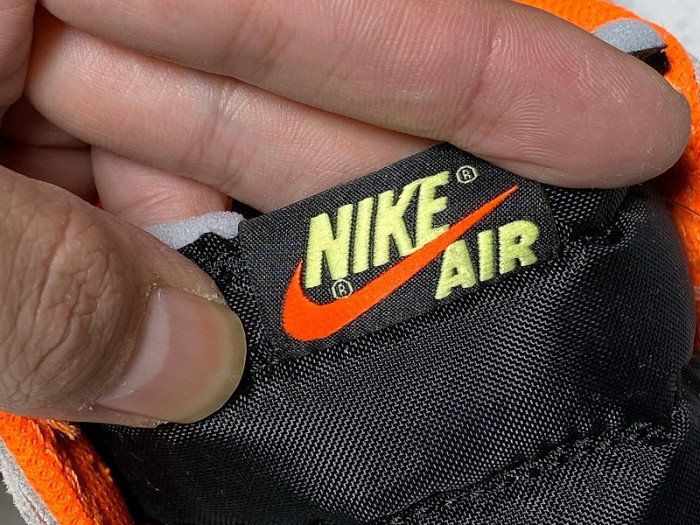 Air Jordan 1 Retro High OG “Neutral Grey” 555088-018