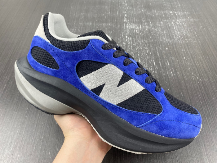 New Balance  SNEAKER