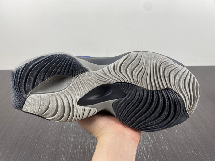 New Balance  SNEAKER