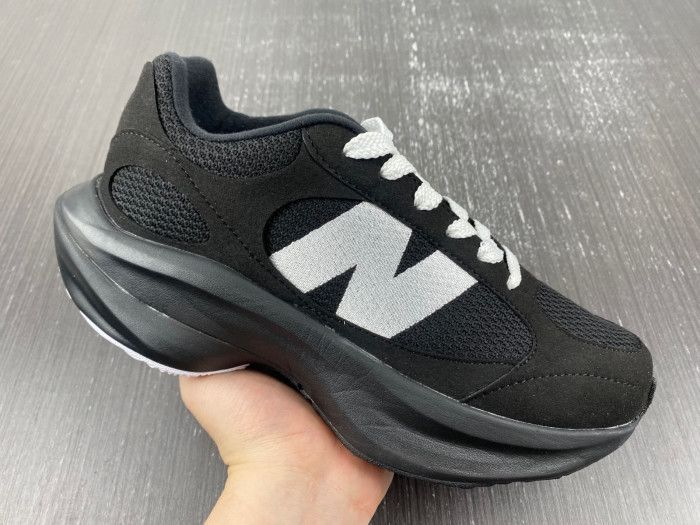 New Balance  SNEAKER