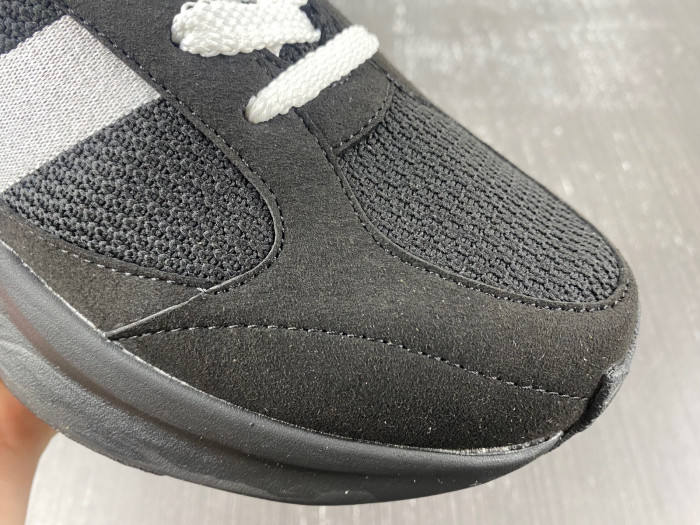 New Balance  SNEAKER