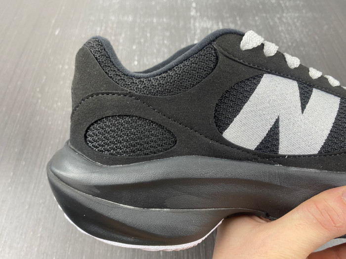 New Balance  SNEAKER