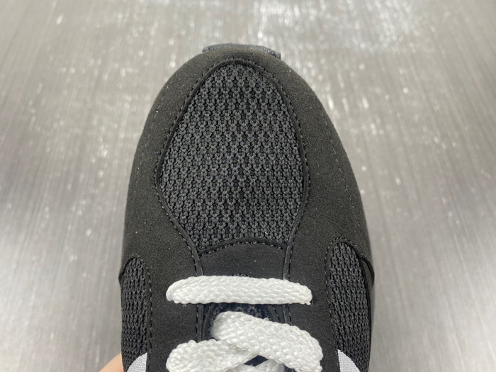 New Balance  SNEAKER