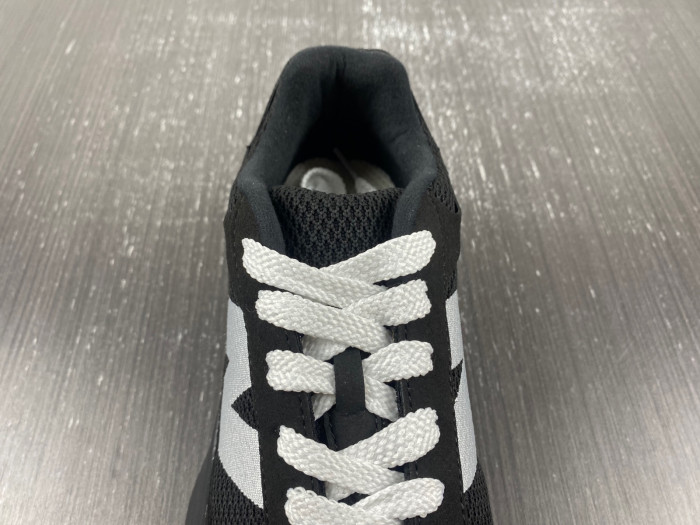 New Balance  SNEAKER