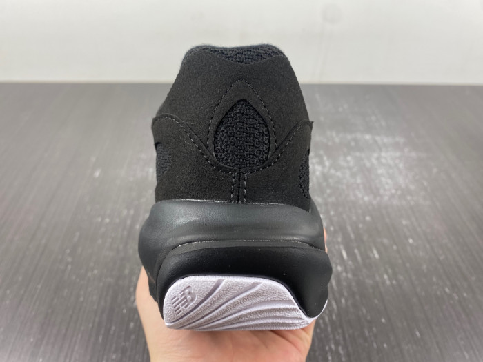 New Balance  SNEAKER