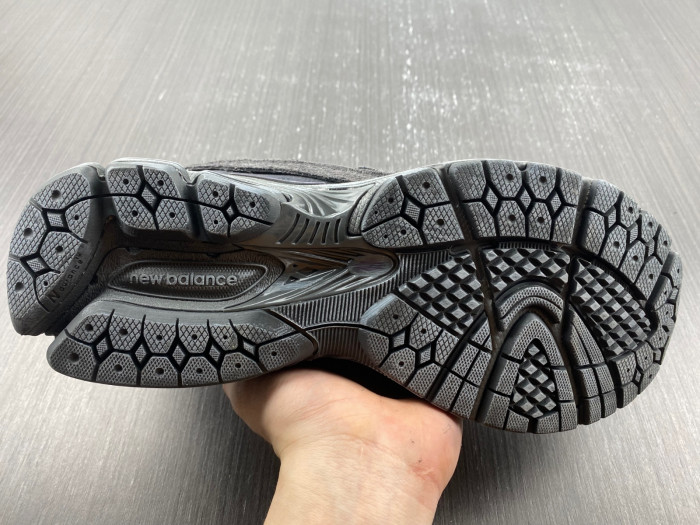 New Balance 2002R M2002RDB