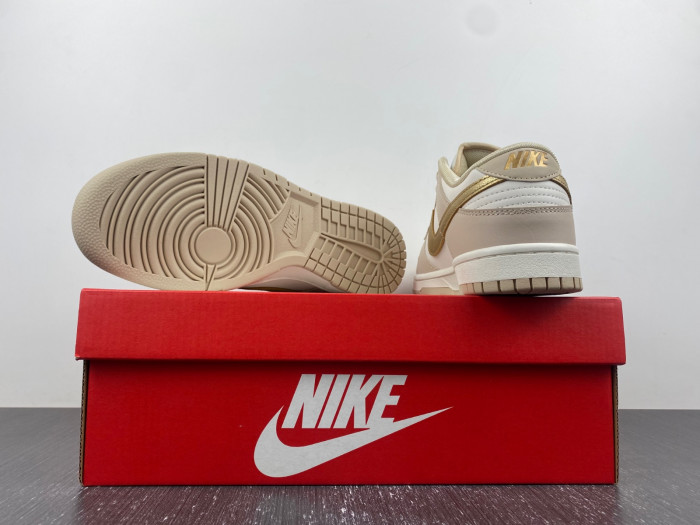 Nike Dunk Low WMNS Gold Swish DX5930-001