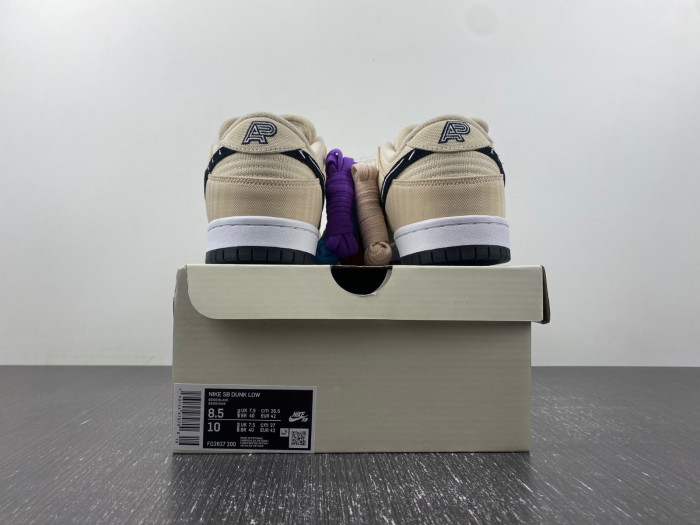 Albino & Preto x Nike SB Dunk Low FD2627-200