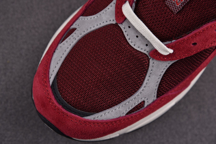 New Balance  M990TF3