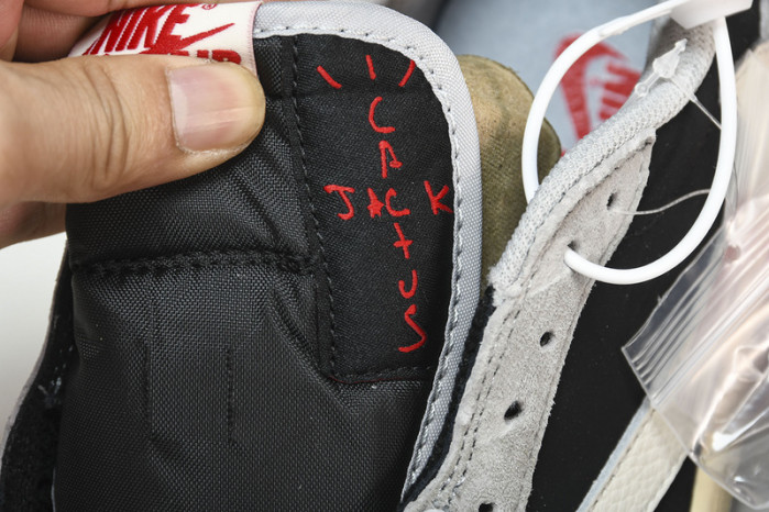 Travis Scott x Air Jordan 1 Low OG DM7866-010