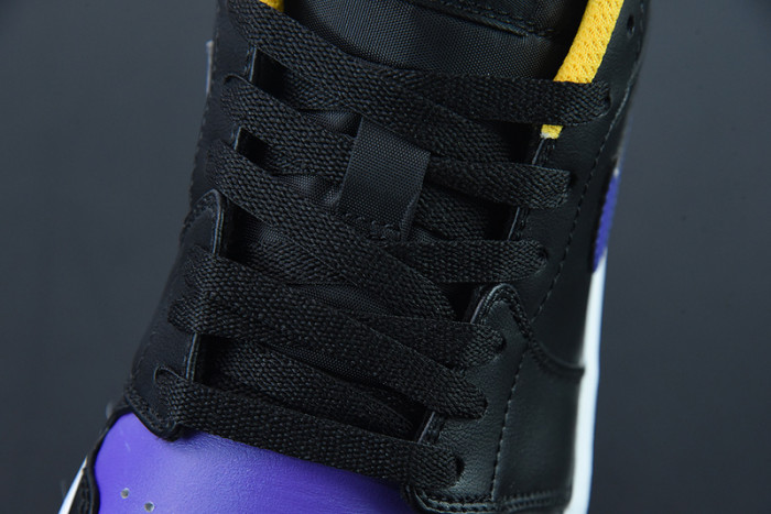 AIR JORDAN 1 LOW “TAXI” 553558-701