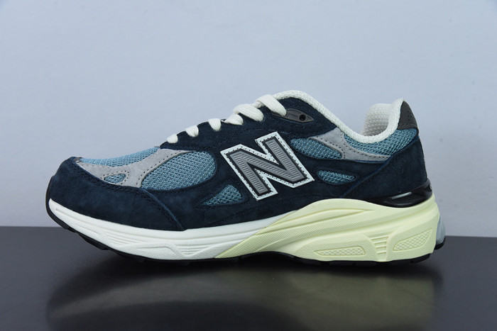 New Balance M990TE3