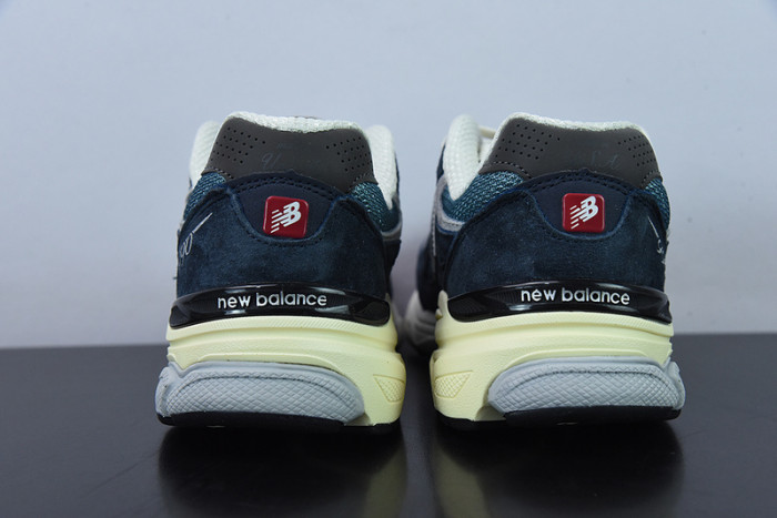 New Balance M990TE3