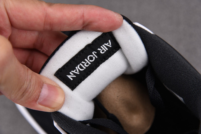 AIR JORDAN 4 "WHITE THUNDER" FQ8138-001