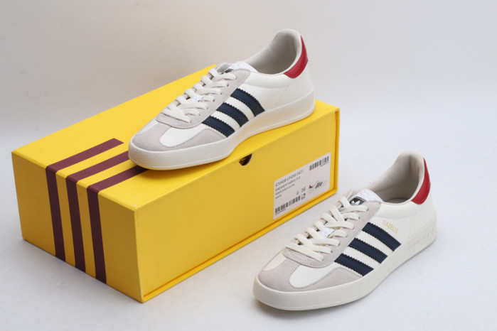 Gv*c* X ADIDA* SNEAKER
