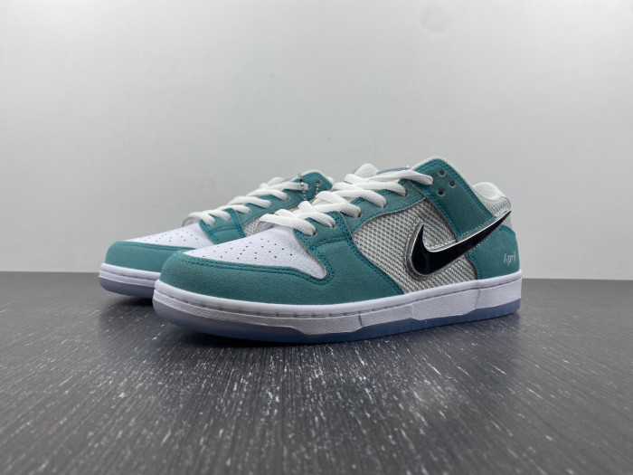 April Skateboards X Dunk Low SB 
