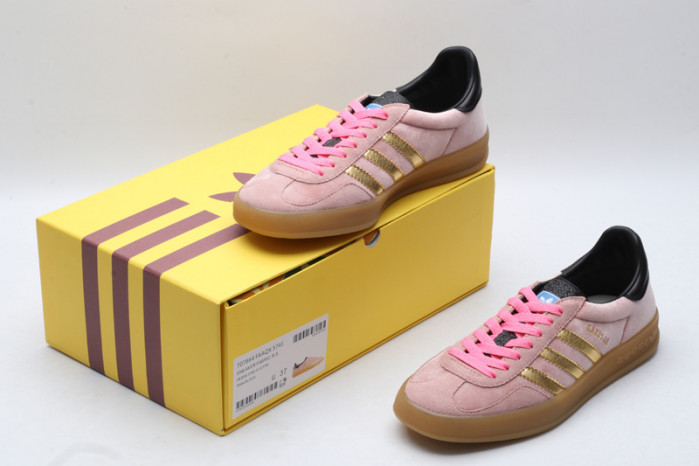 Gv*c* X ADIDA* SNEAKER