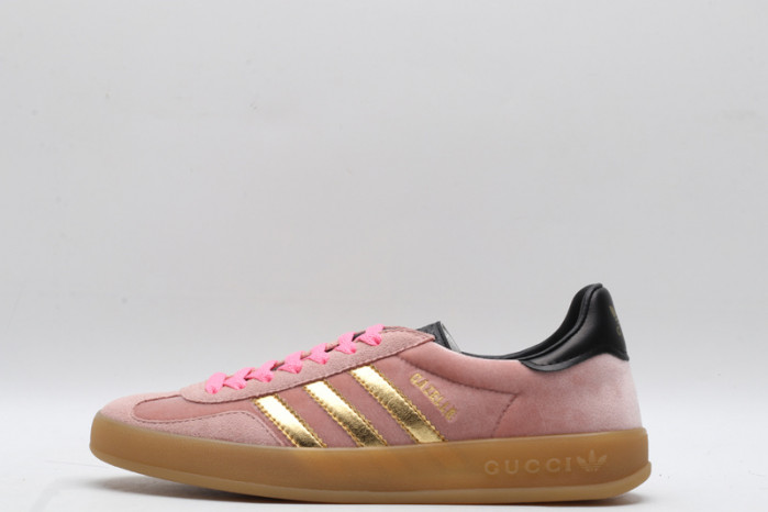 Gv*c* X ADIDA* SNEAKER