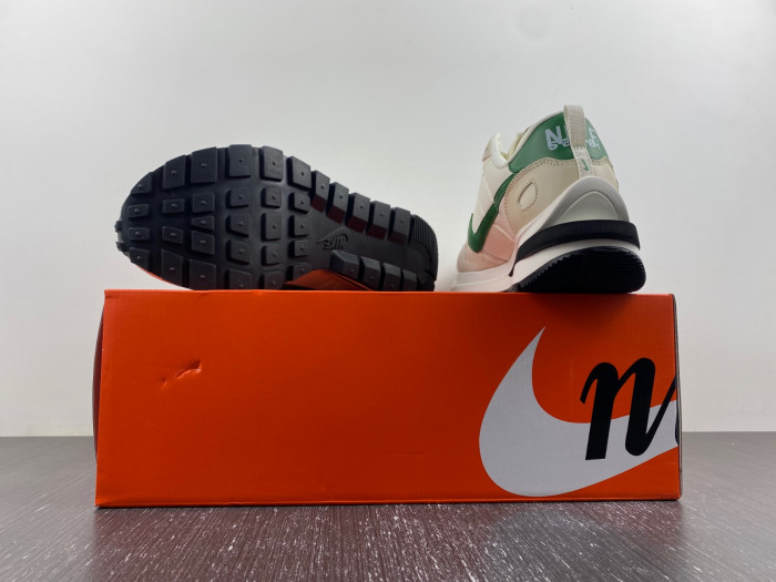 Sacai x VaporWaffle  DD1875-102