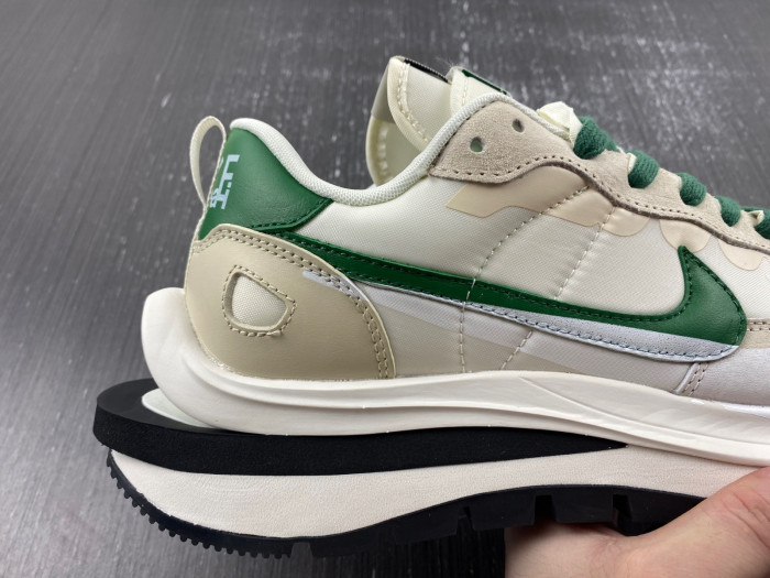 Sacai x VaporWaffle  DD1875-102