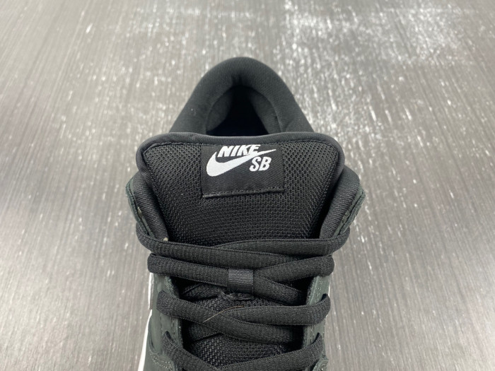 Nike SB Dunk Low Black Gum