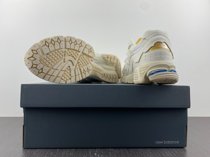 New Balance 2002R M2002RDC