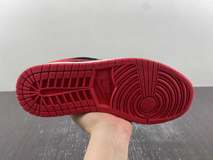 Air Jordan 1 LOW OG WMNS “Satin Bred FD4810-061