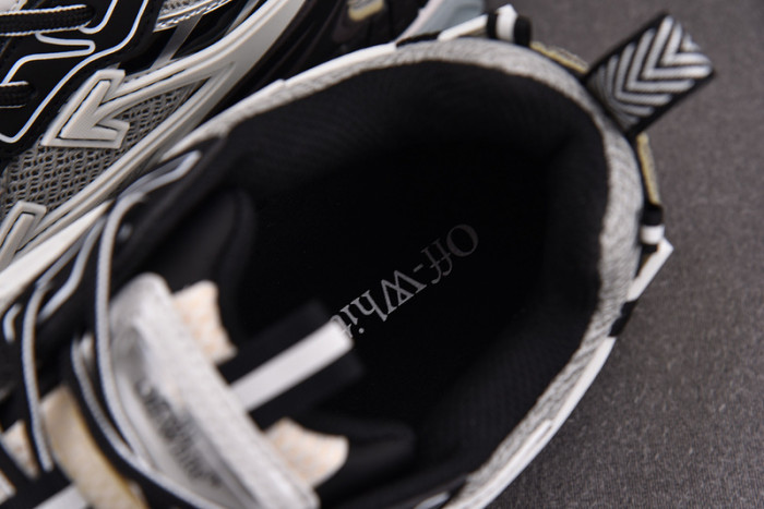 Off-White c/o Virgil Abloh