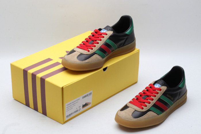 Gv*c* X ADIDA* SNEAKER