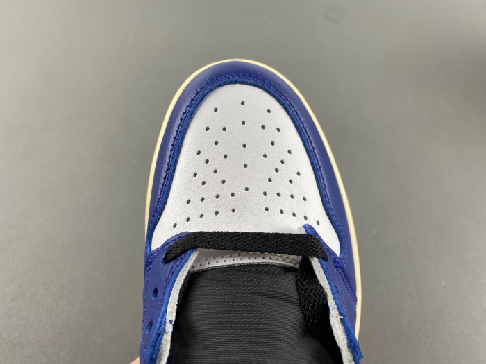 Air Jordan 1 Retro High OG "Deep Royal Blue" DZ5485-100